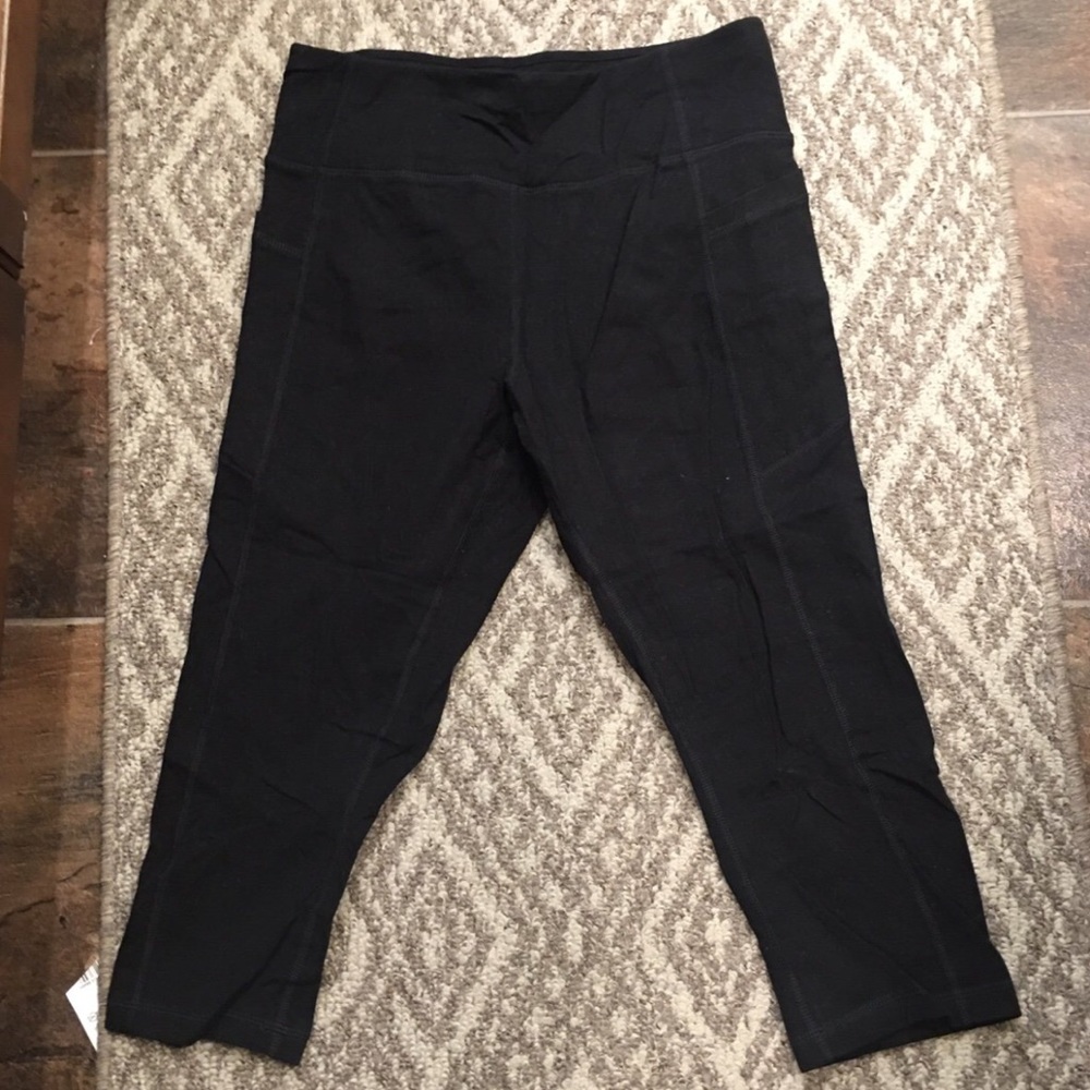 Black Capri legging workout